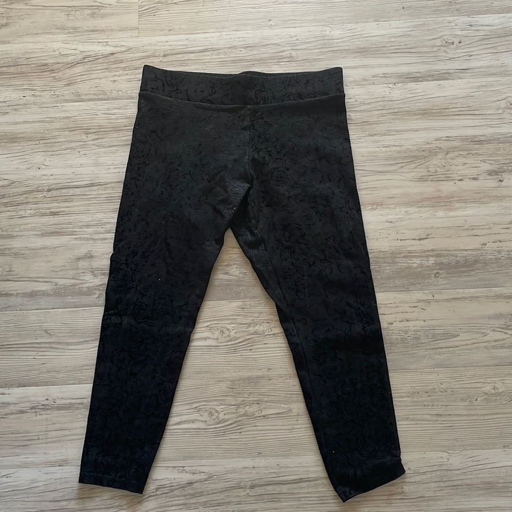 Ann Taylor LOFT black floral pull-on pants, size large